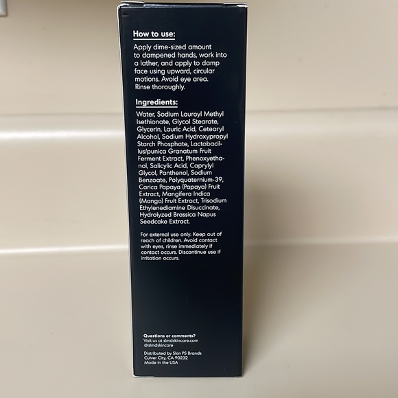 Daily Bright Radiance Cleanser - Picture 2 of 4